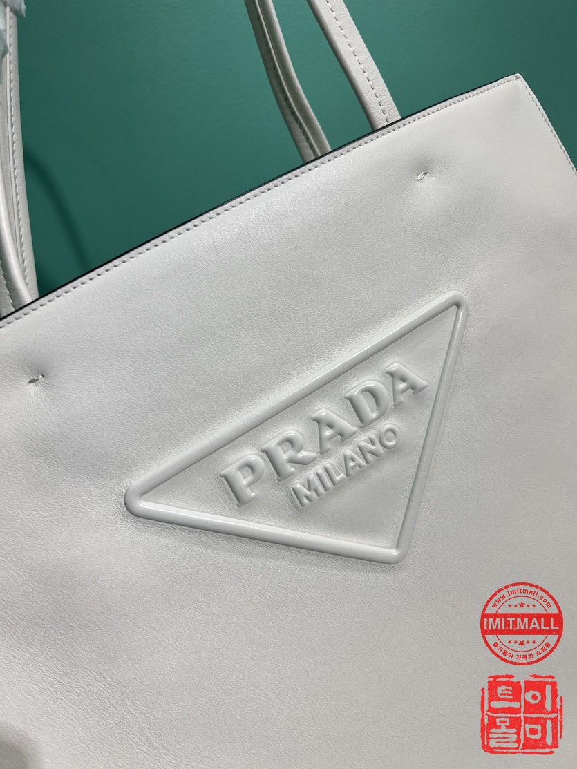 prada_xxxxx_big_00005.jpg