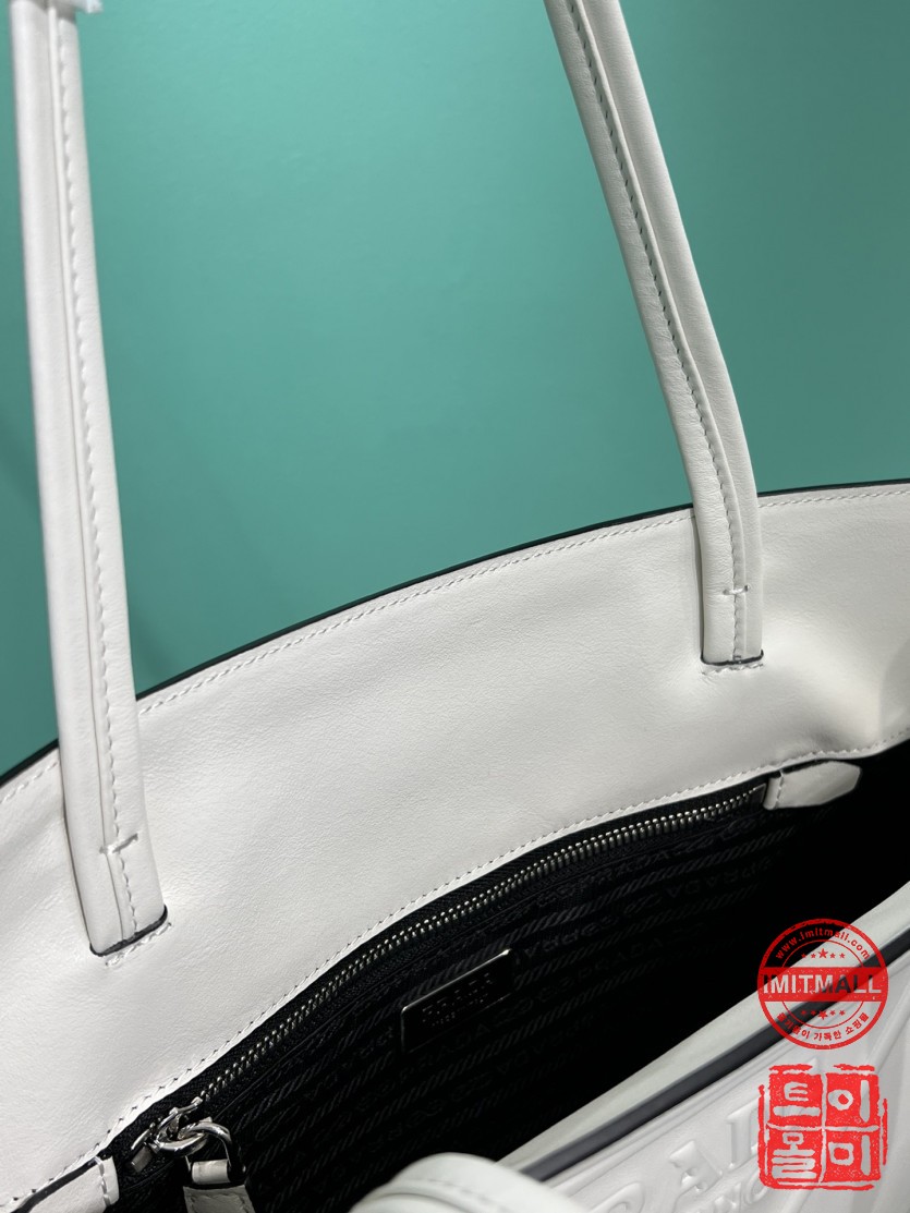 prada_xxxxx_big_00013.jpg