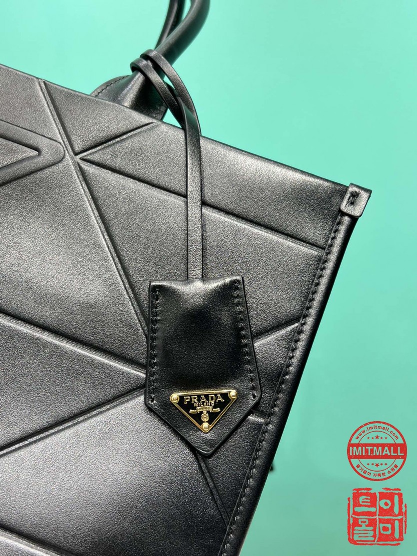 prada_xxxxx_big_00004.jpg