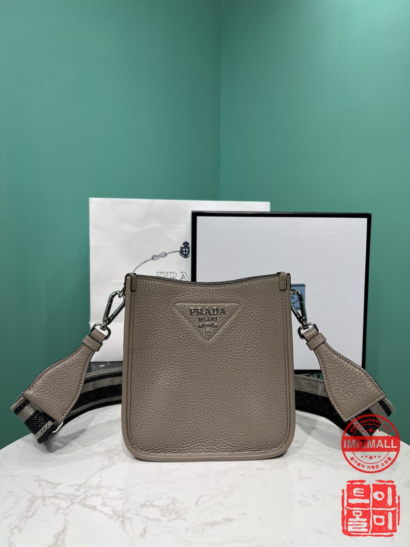 prada_xxxxx_big_00001.jpg