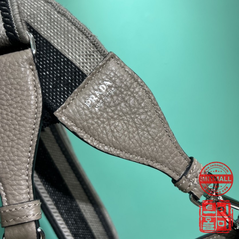 prada_xxxxx_big_00006.jpg