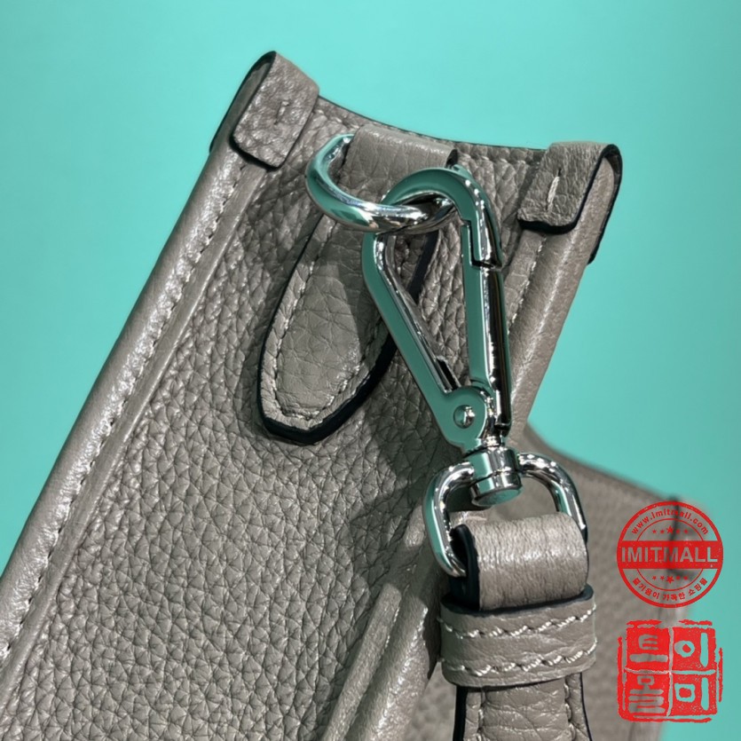 prada_xxxxx_big_00007.jpg
