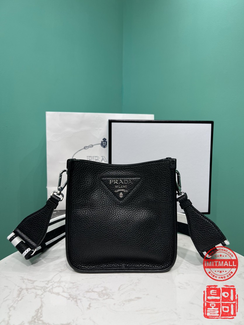 prada_xxxxx_big_00001.jpg