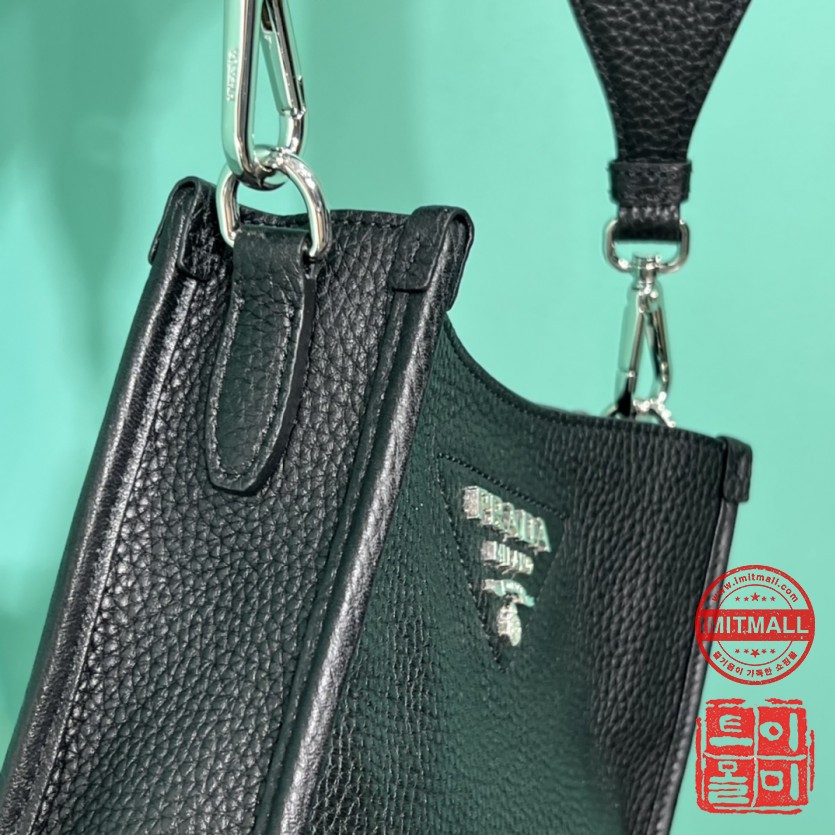 prada_xxxxx_big_00008.jpg