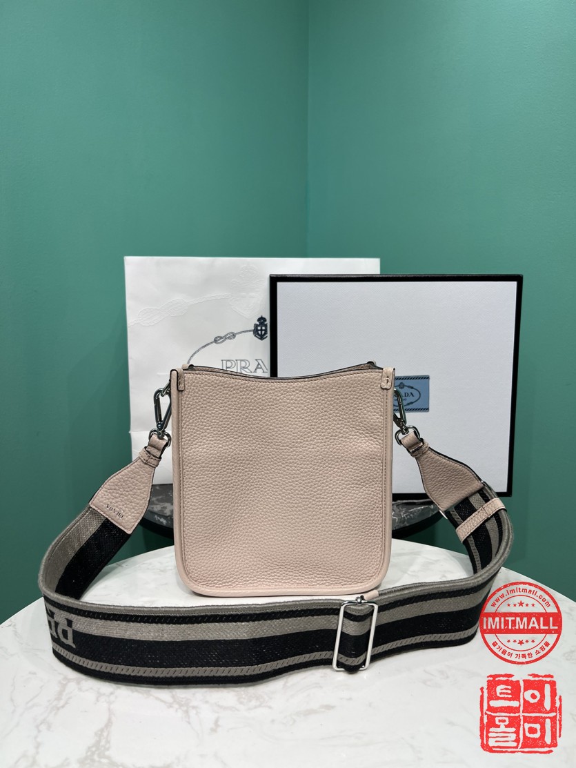 prada_xxxxx_big_00003.jpg