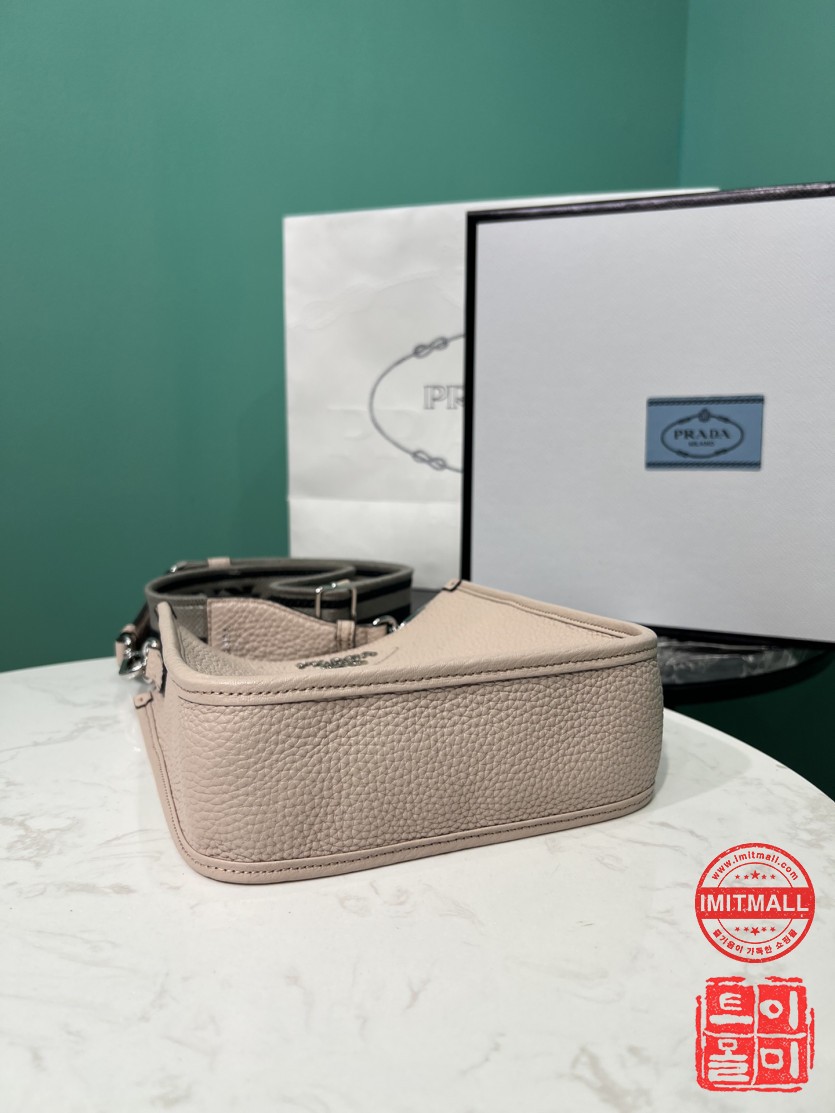 prada_xxxxx_big_00004.jpg