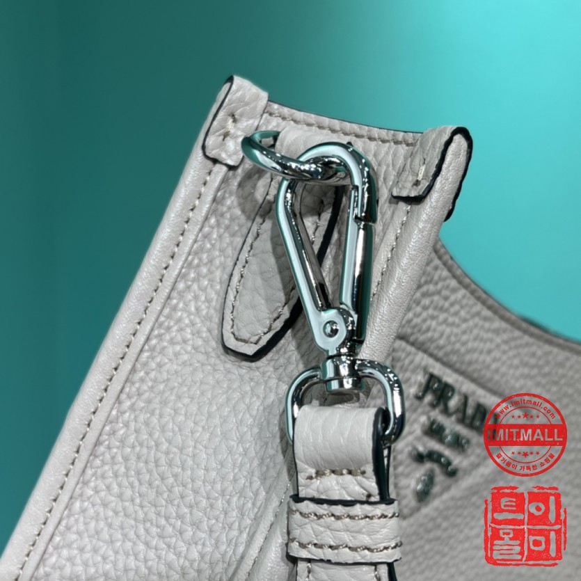 prada_xxxxx_big_00006.jpg