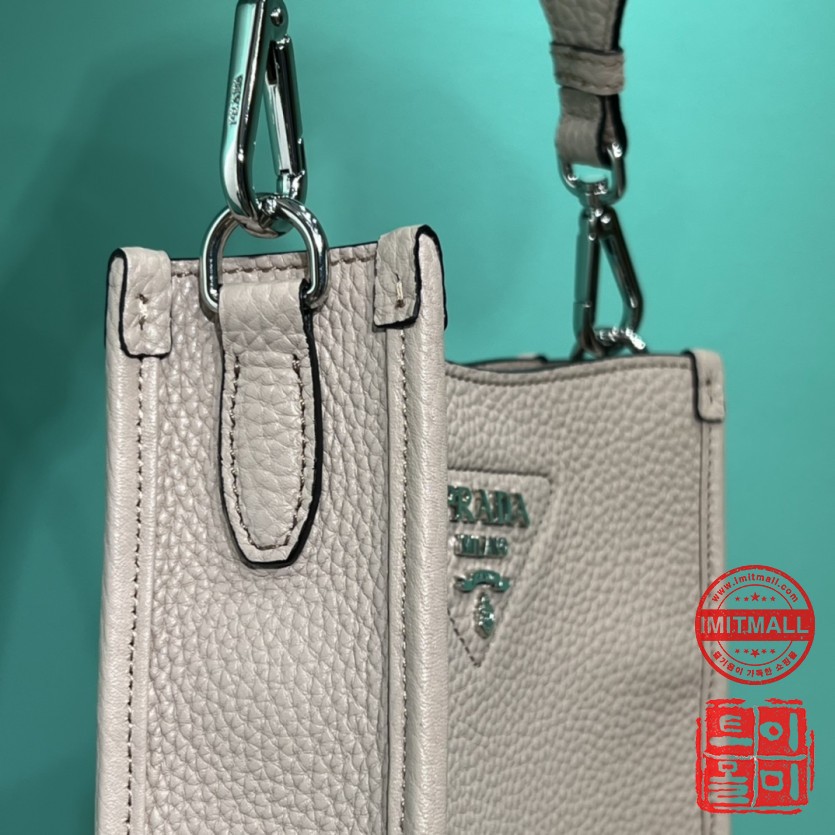 prada_xxxxx_big_00008.jpg