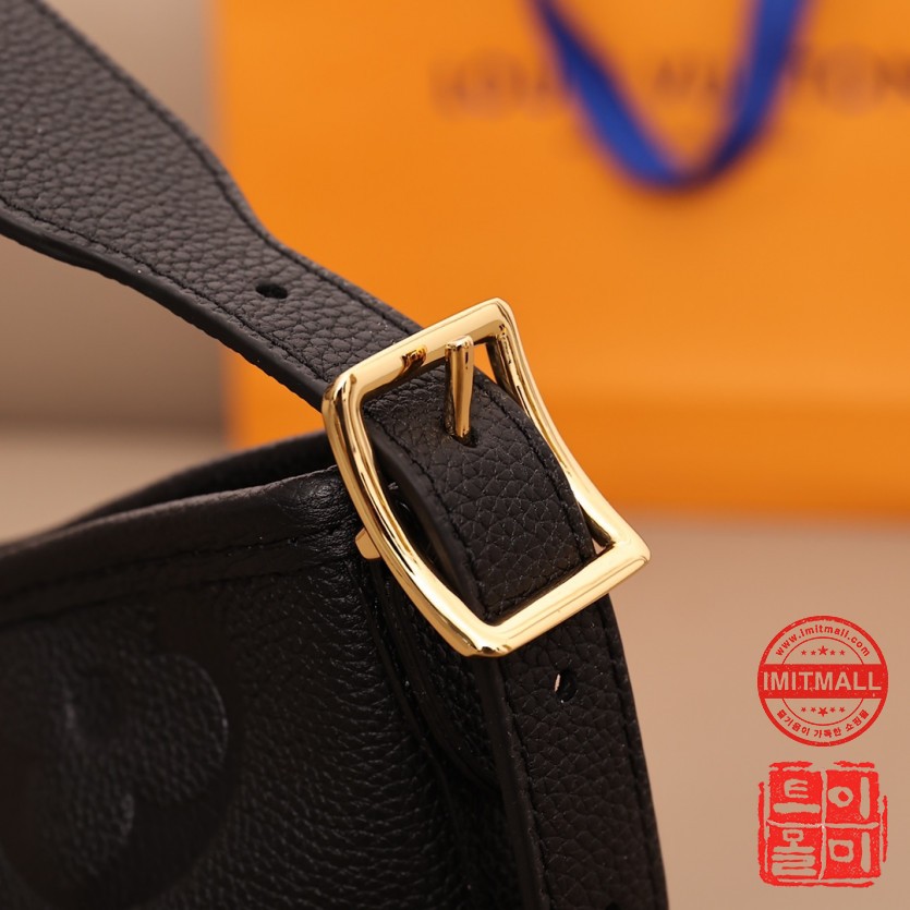 louis_vuitton_xxxxx_big_00010.jpg