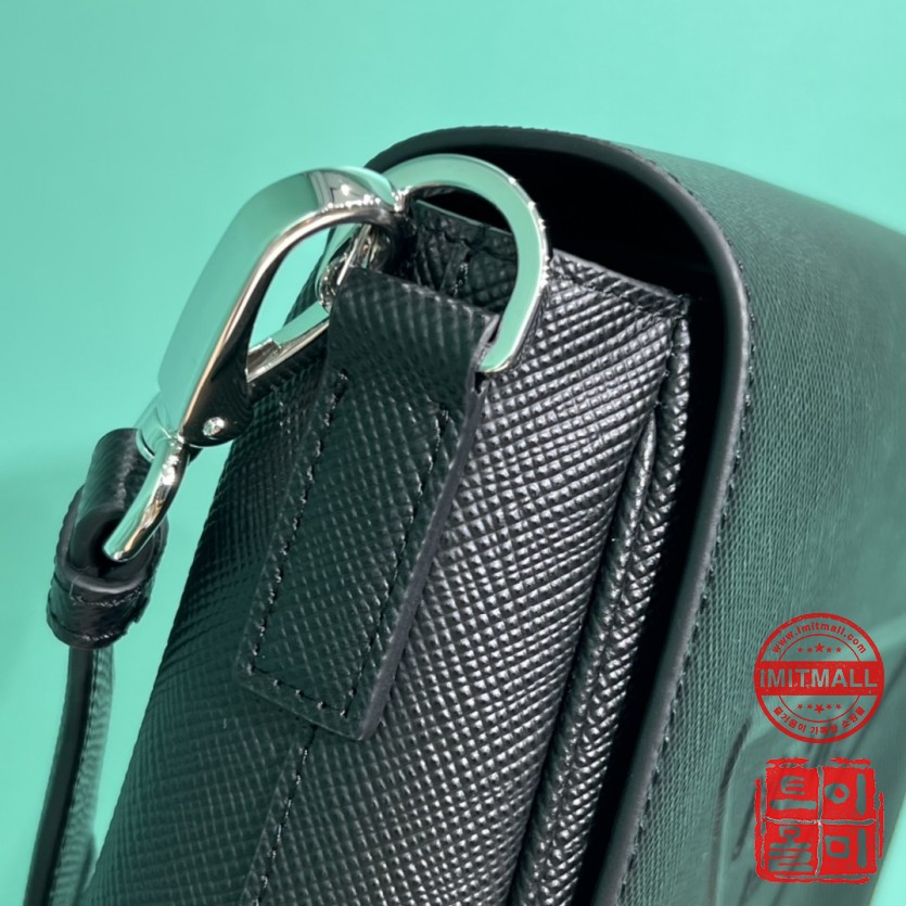 prada_xxxxx_big_00010.jpg