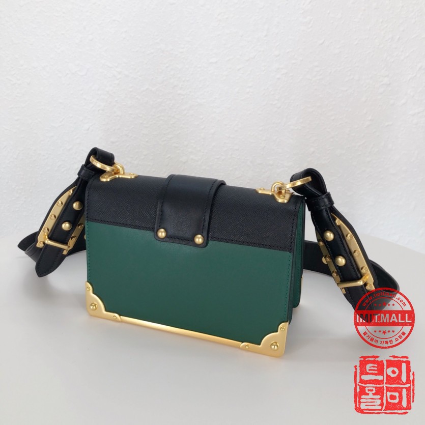 prada_xxxxx_big_00003.jpg