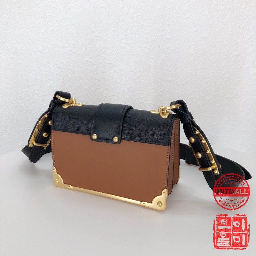 prada_xxxxx_big_00003.jpg