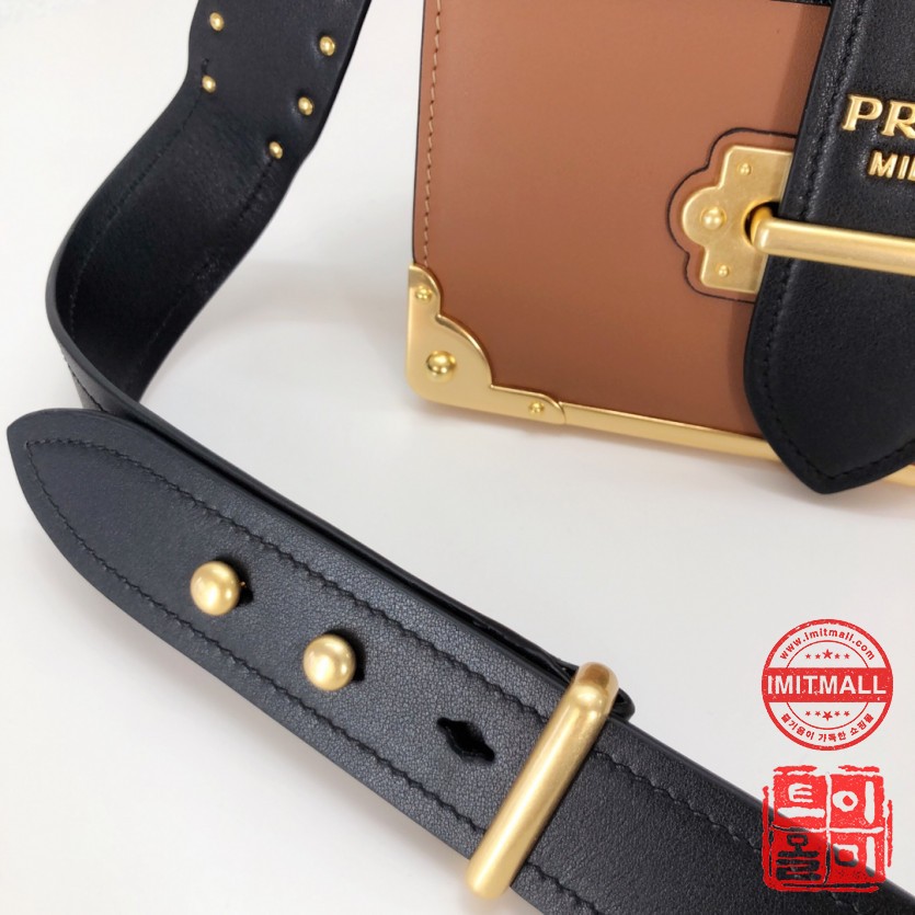 prada_xxxxx_big_00006.jpg