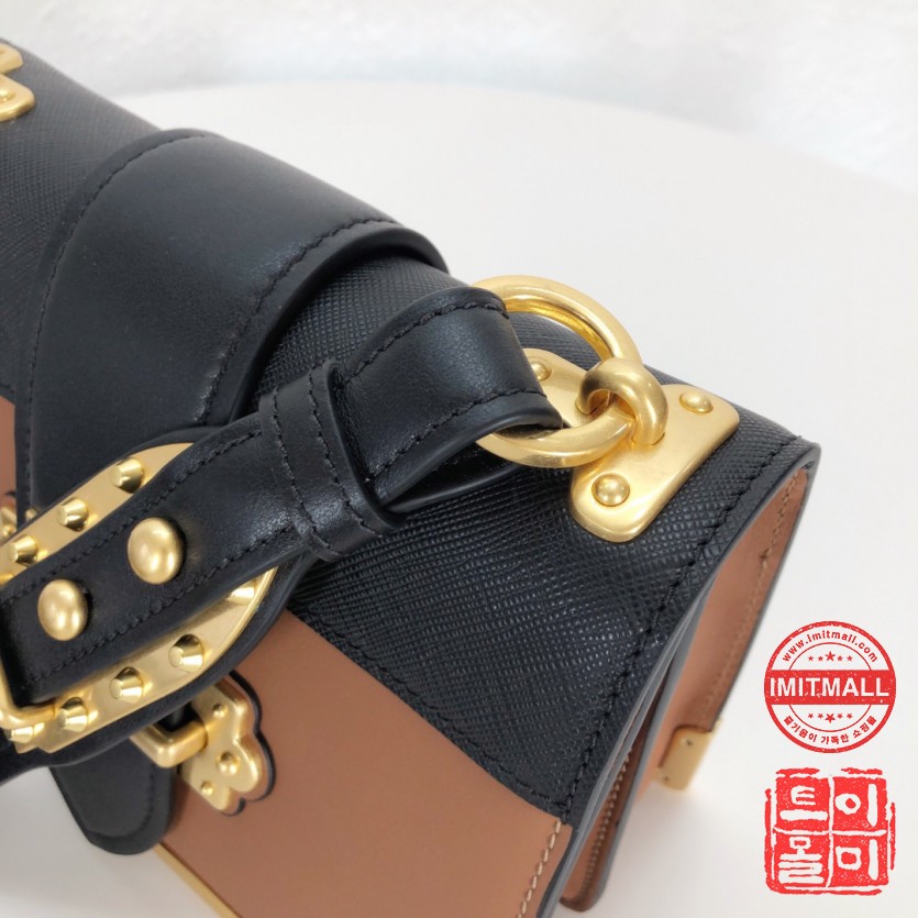 prada_xxxxx_big_00007.jpg
