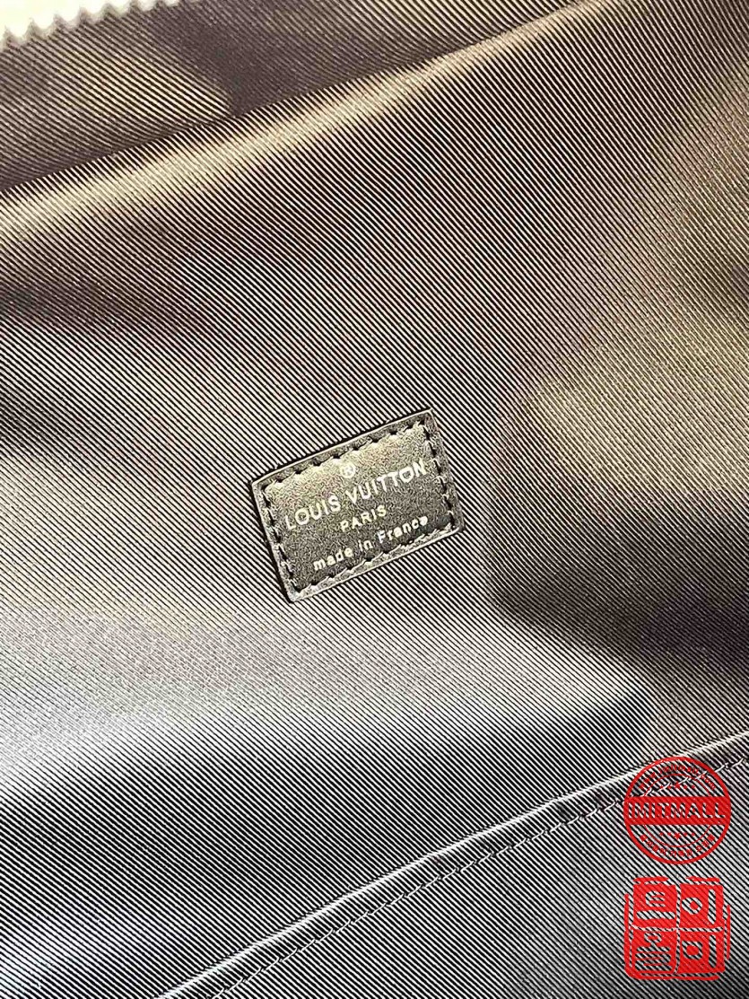 louis_vuitton_xxxxx_big_00005.jpg