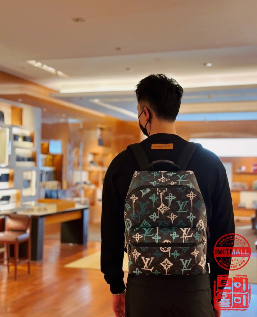 louis_vuitton_xxxxx_big_00010.jpg