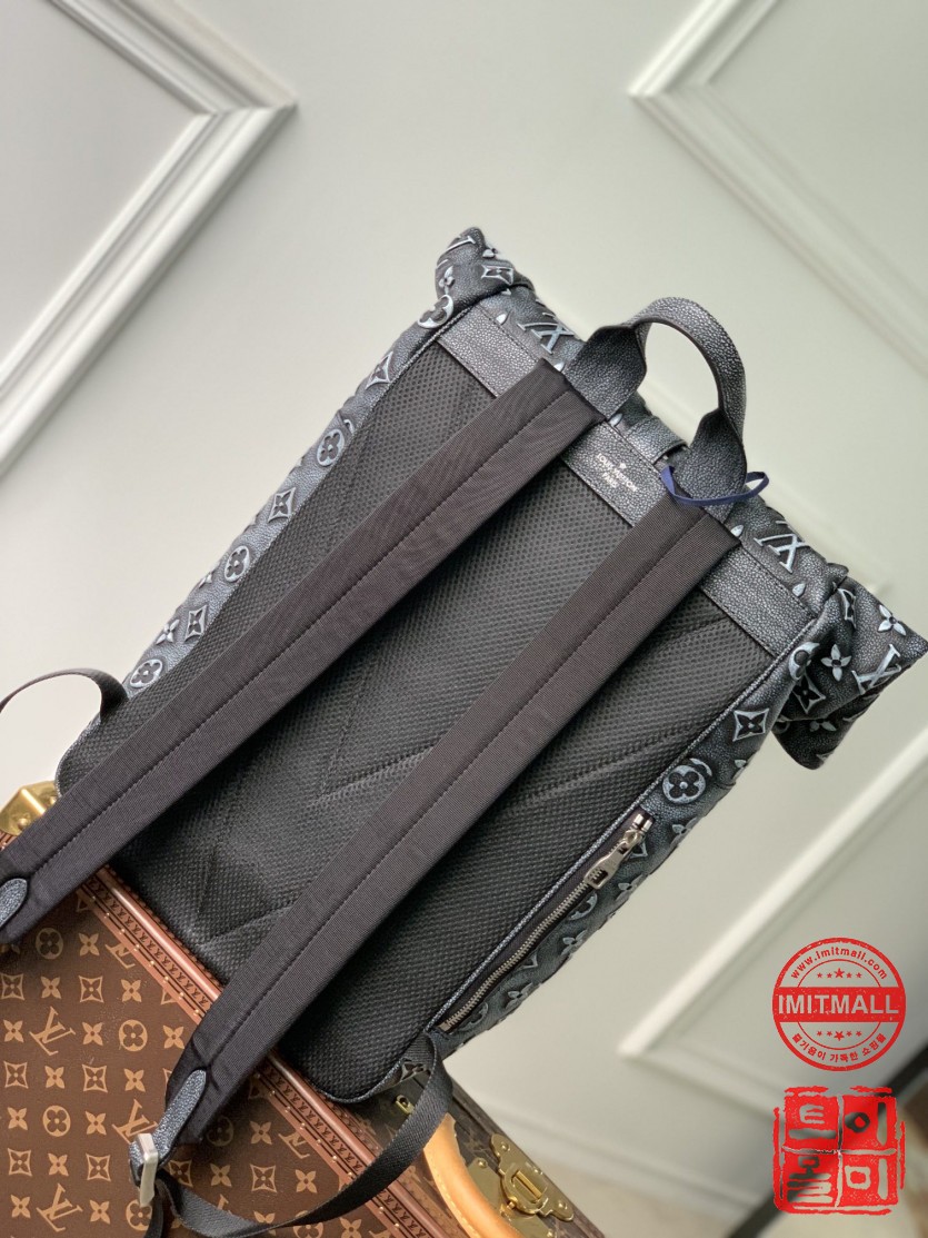louis_vuitton_xxxxx_big_00002.jpg