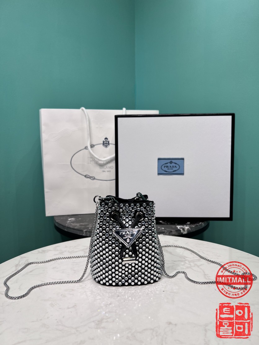 prada_xxxxx_big_00001.jpg