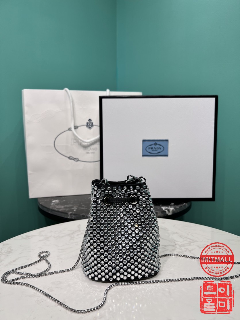 prada_xxxxx_big_00003.jpg