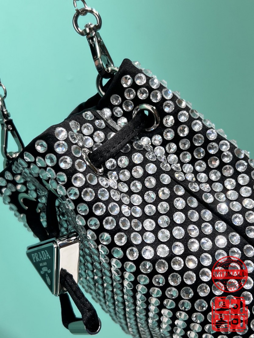 prada_xxxxx_big_00008.jpg