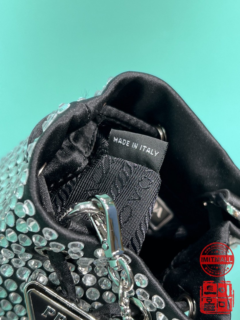 prada_xxxxx_big_00011.jpg