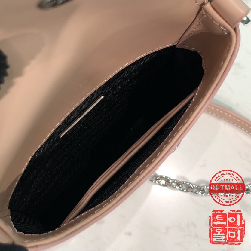 prada_xxxxx_big_00006.jpg
