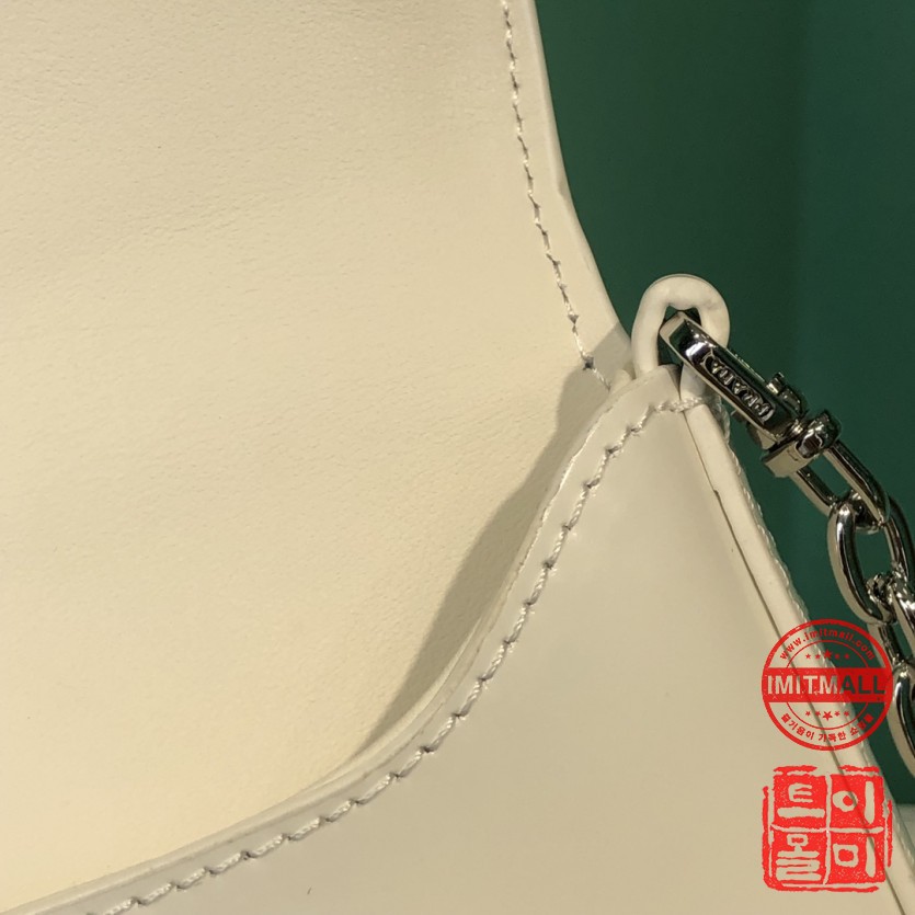 prada_xxxxx_big_00008.jpg