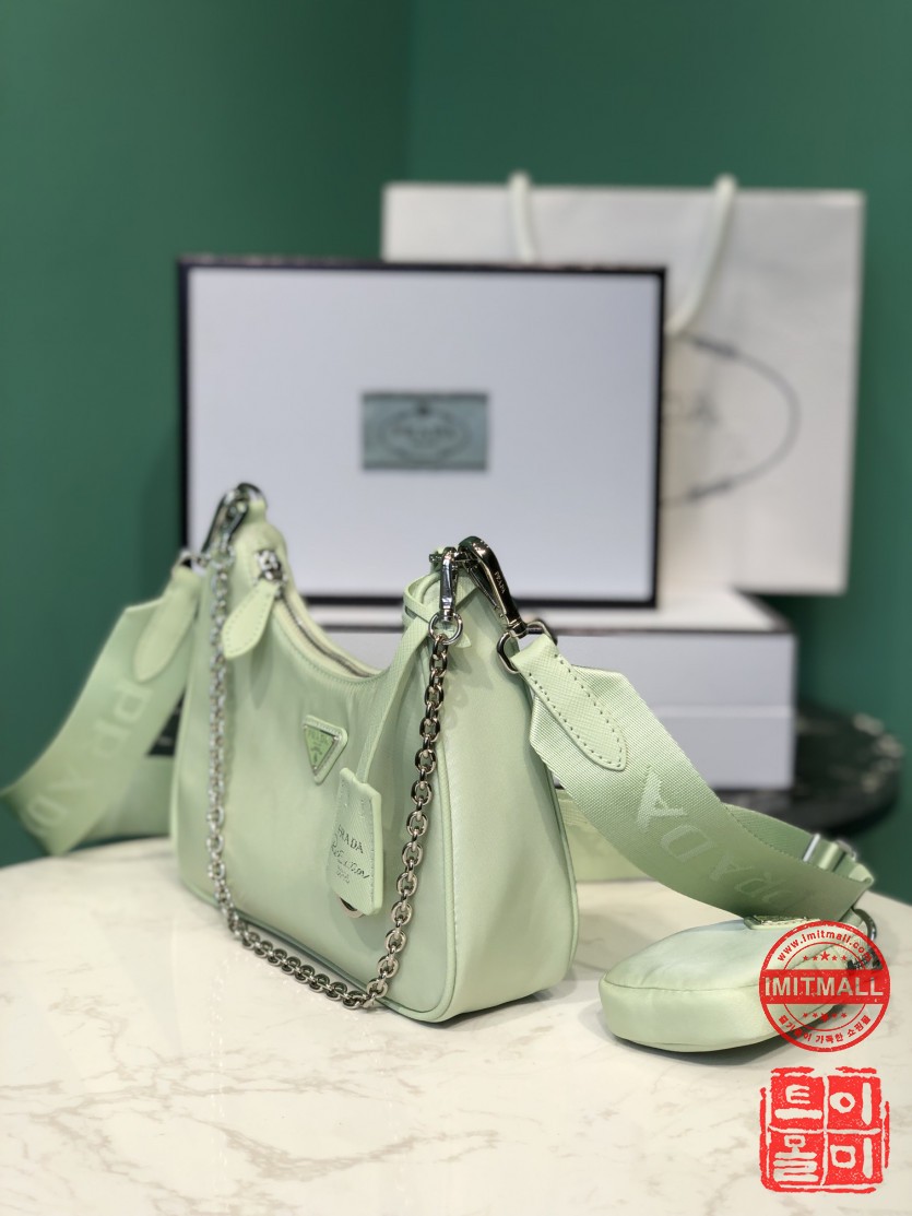 prada_xxxxx_big_00002.jpg