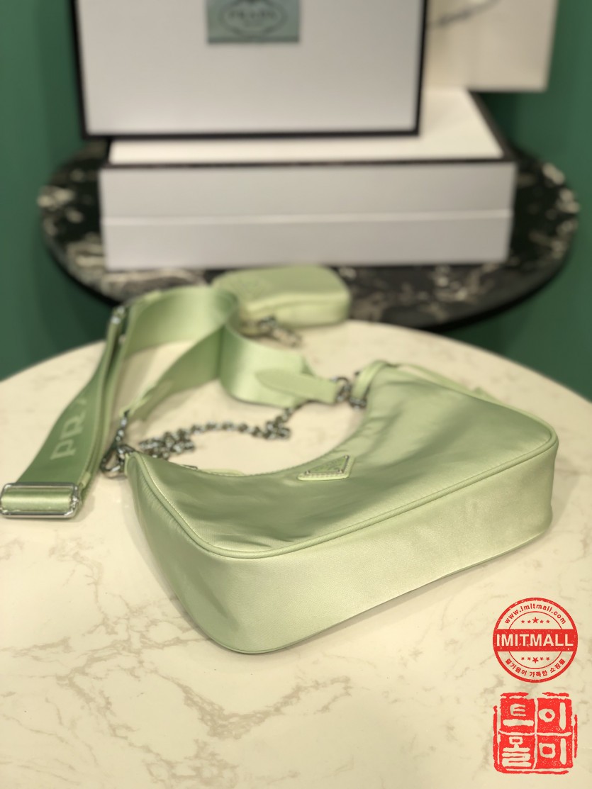 prada_xxxxx_big_00004.jpg