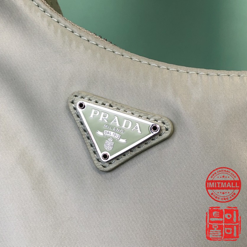 prada_xxxxx_big_00005.jpg