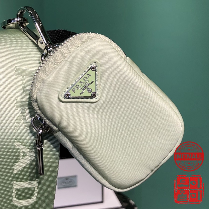 prada_xxxxx_big_00008.jpg