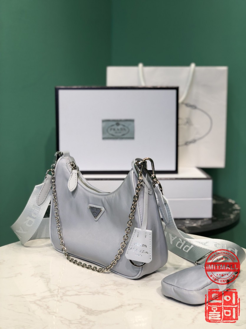 prada_xxxxx_big_00002.jpg