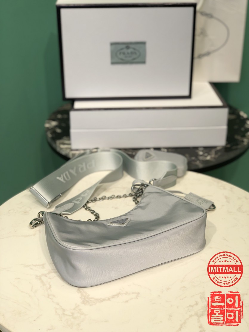 prada_xxxxx_big_00004.jpg