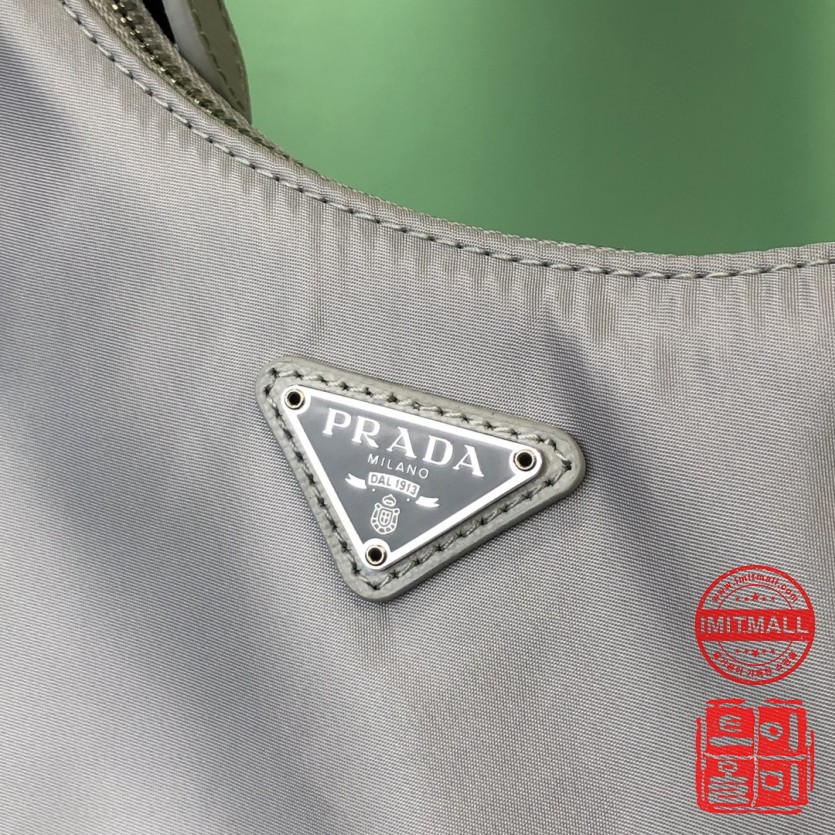 prada_xxxxx_big_00005.jpg