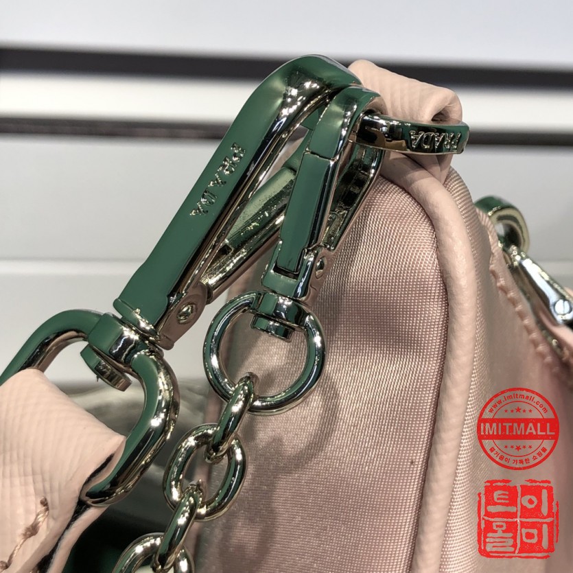 prada_xxxxx_big_00008.jpg