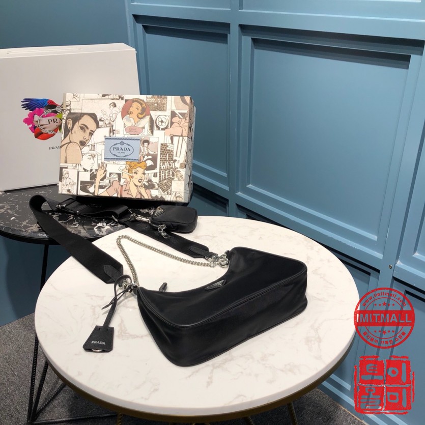 prada_xxxxx_big_00004.jpg