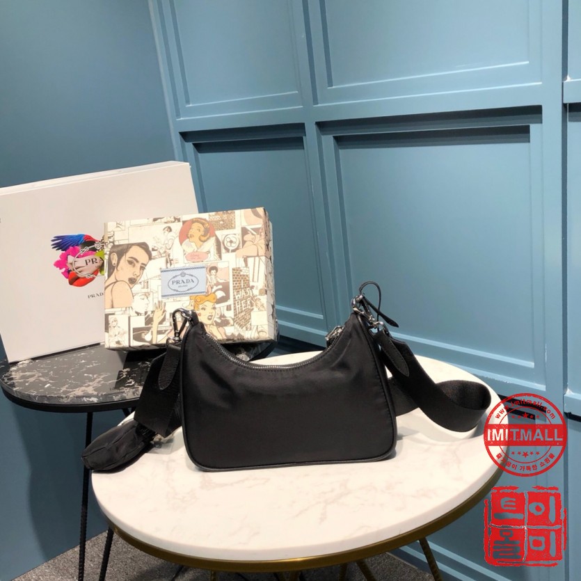 prada_xxxxx_big_00003.jpg