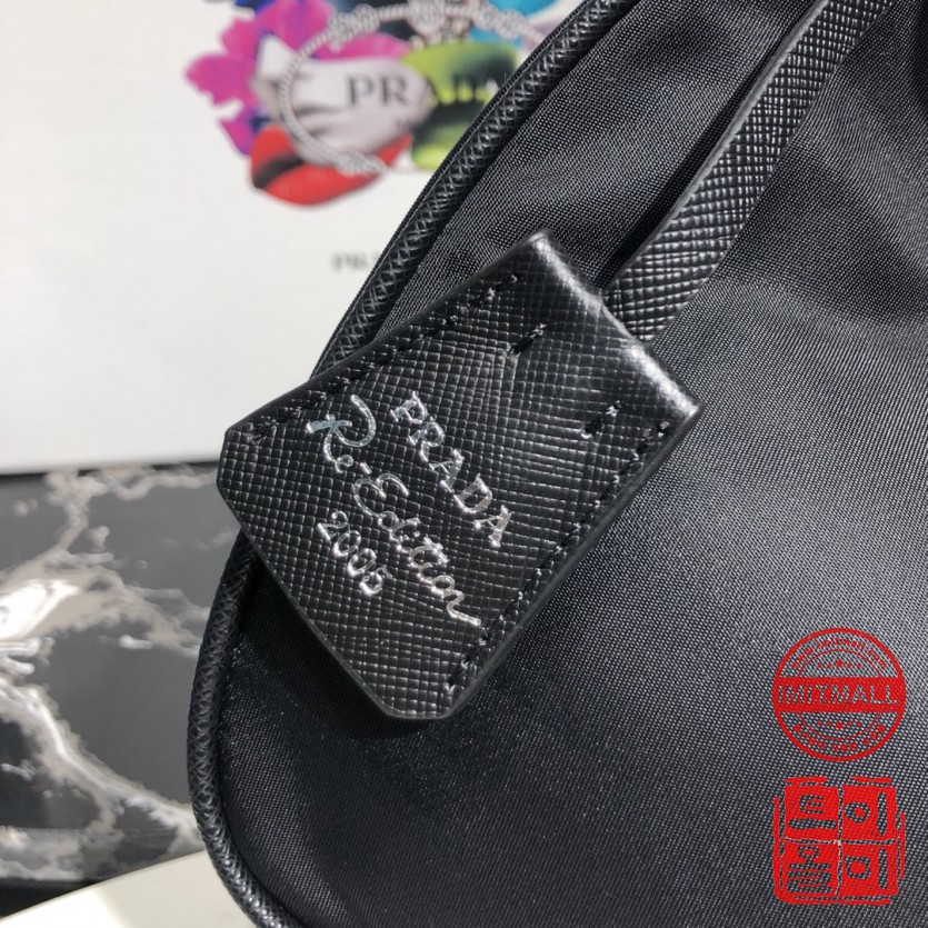 prada_xxxxx_big_00006.jpg