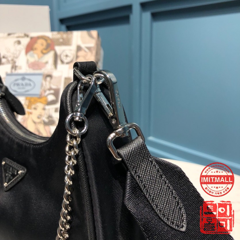 prada_xxxxx_big_00007.jpg