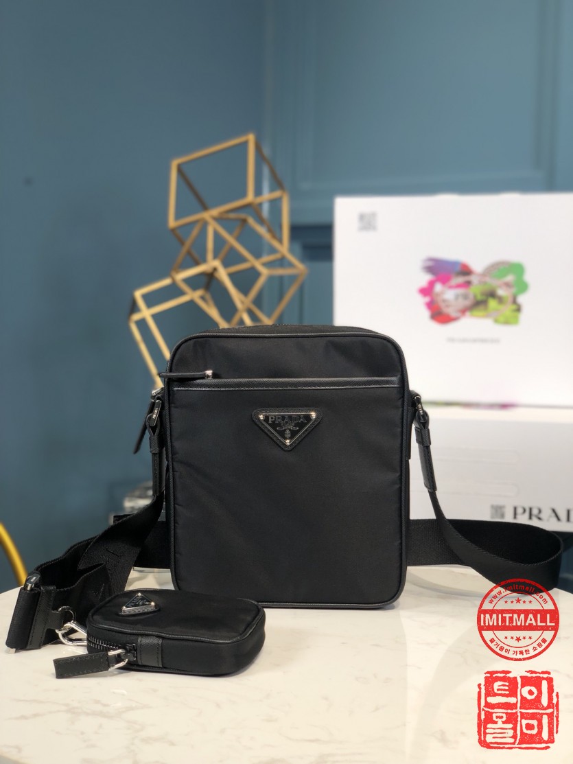 prada_xxxxx_big_00001.jpg