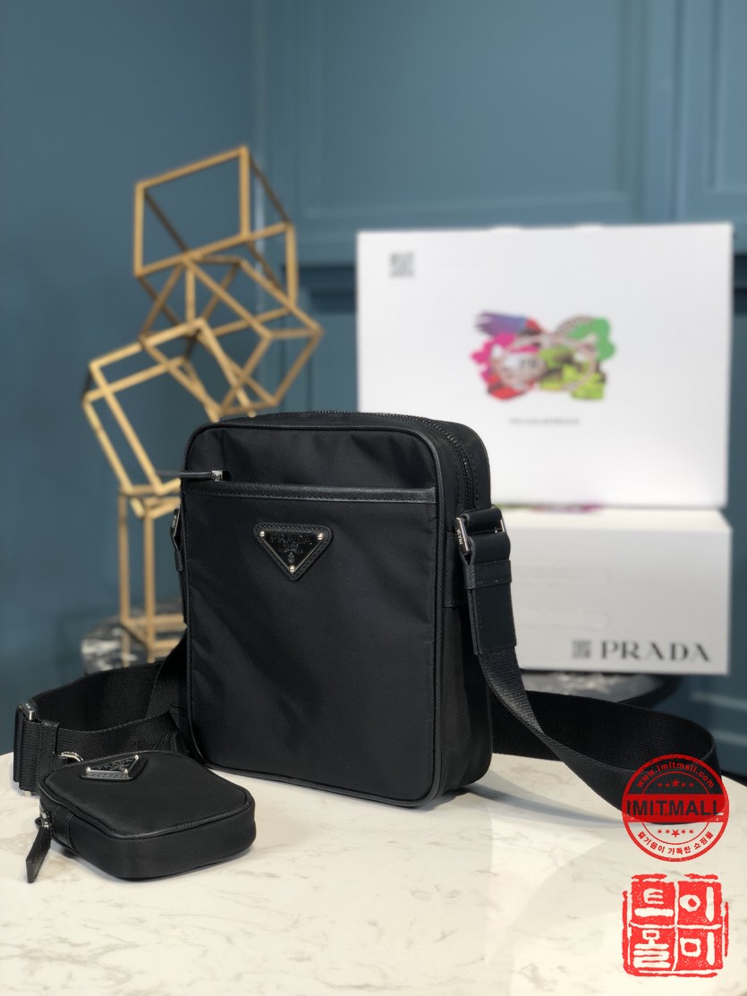 prada_xxxxx_big_00002.jpg