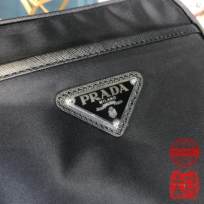 prada_xxxxx_big_00004.jpg