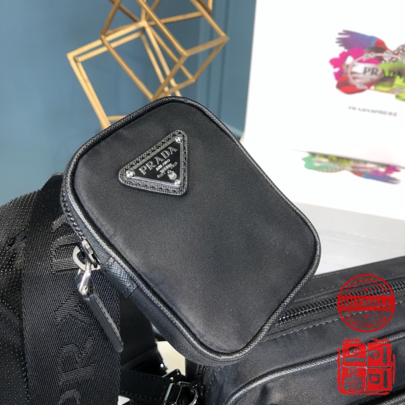 prada_xxxxx_big_00006.jpg