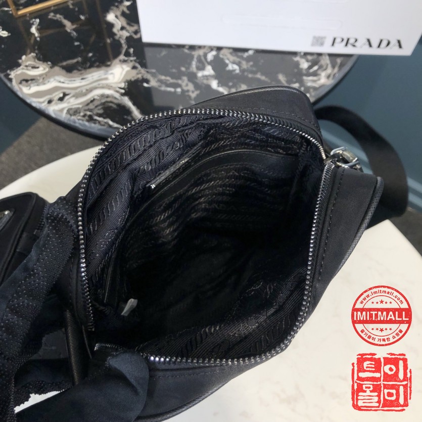 prada_xxxxx_big_00008.jpg