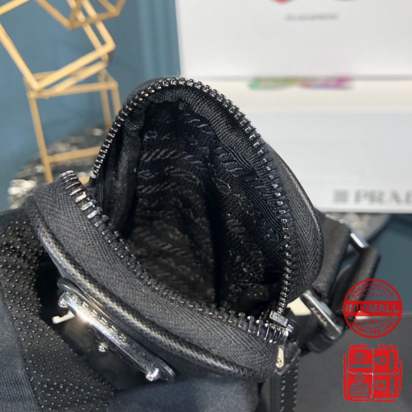 prada_xxxxx_big_00009.jpg