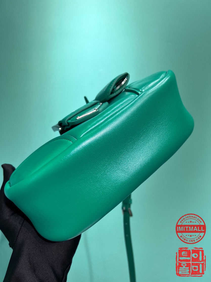 prada_xxxxx_big_00004.jpg