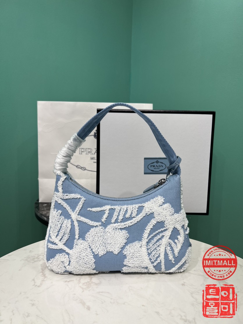 prada_xxxxx_big_00002.jpg