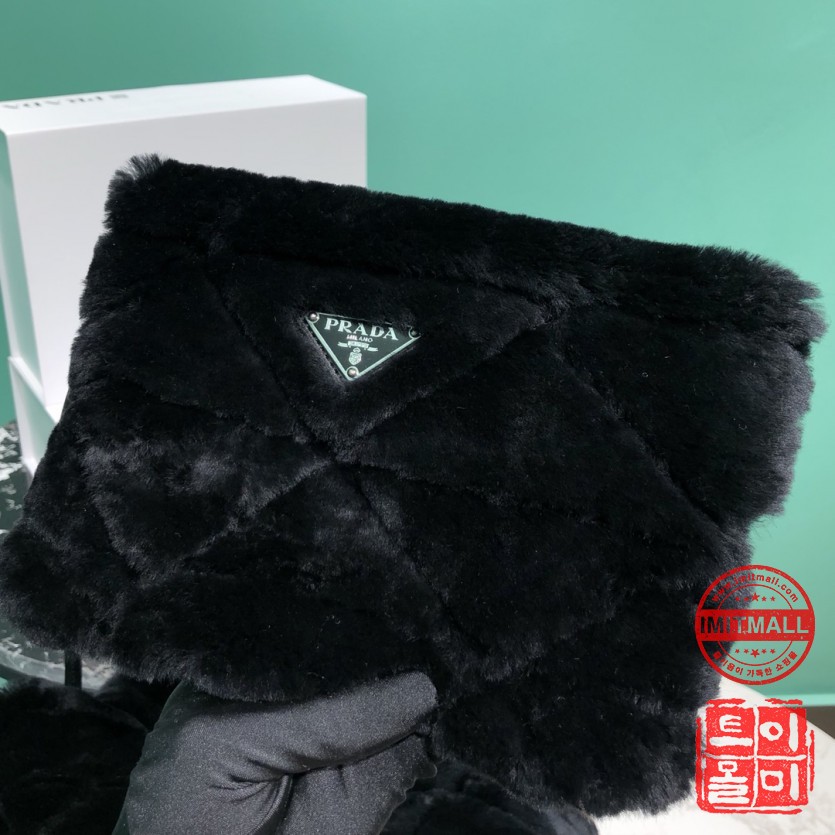 prada_xxxxx_big_00007.jpg