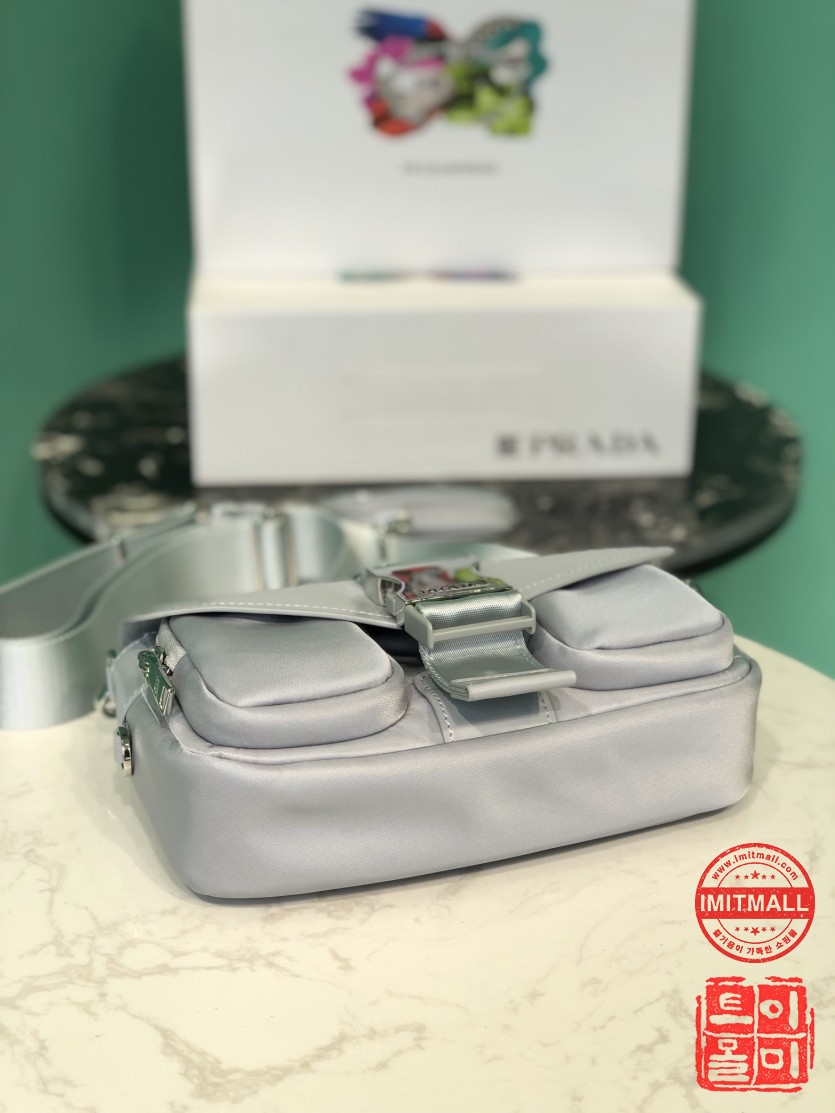 prada_xxxxx_big_00004.jpg