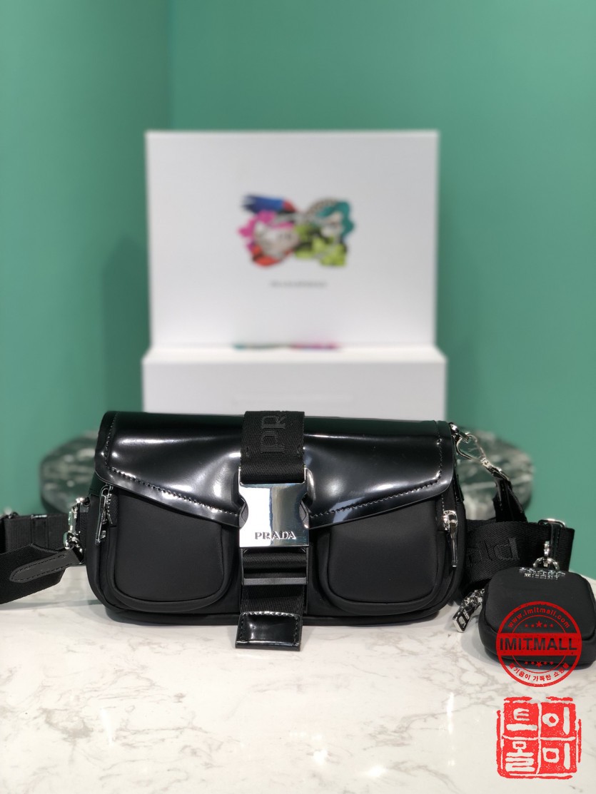 prada_xxxxx_big_00001.jpg